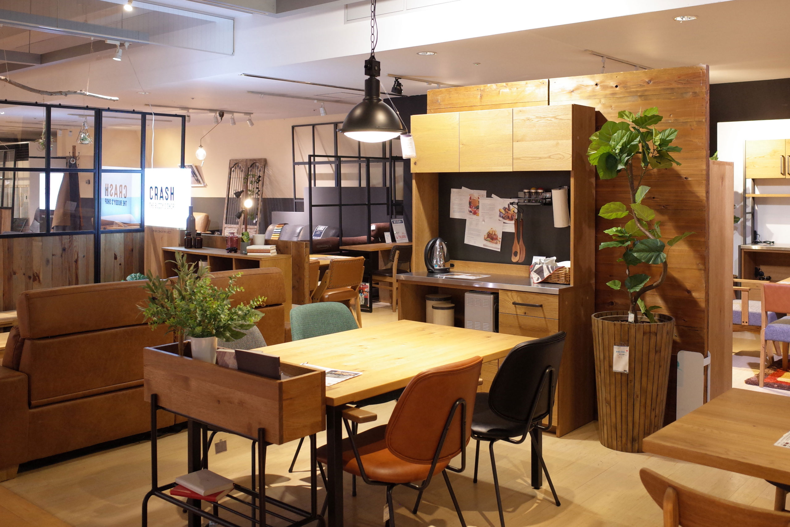 村内ファニチャーアクセス OKAY八王子店｜バディーズショップ｜CRUSH