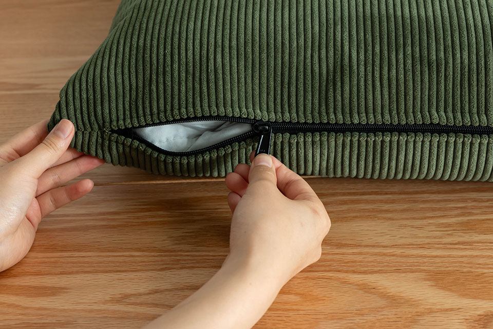 クッションカバー仕様：ファスナー部分