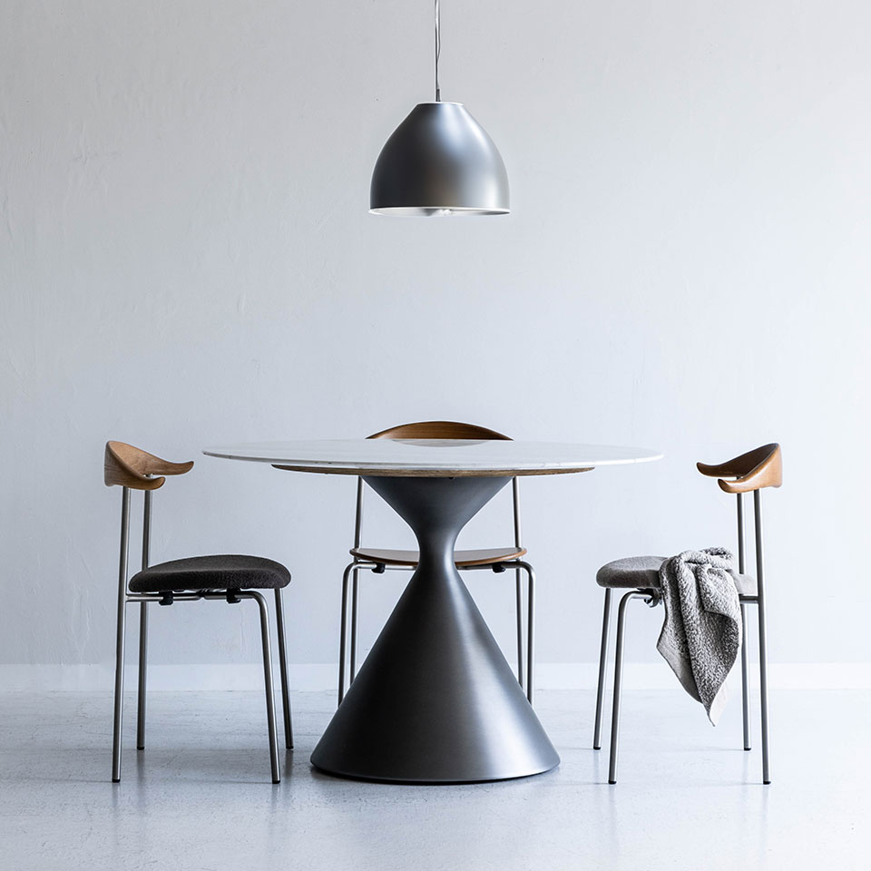 victa_dining_table_000.jpg