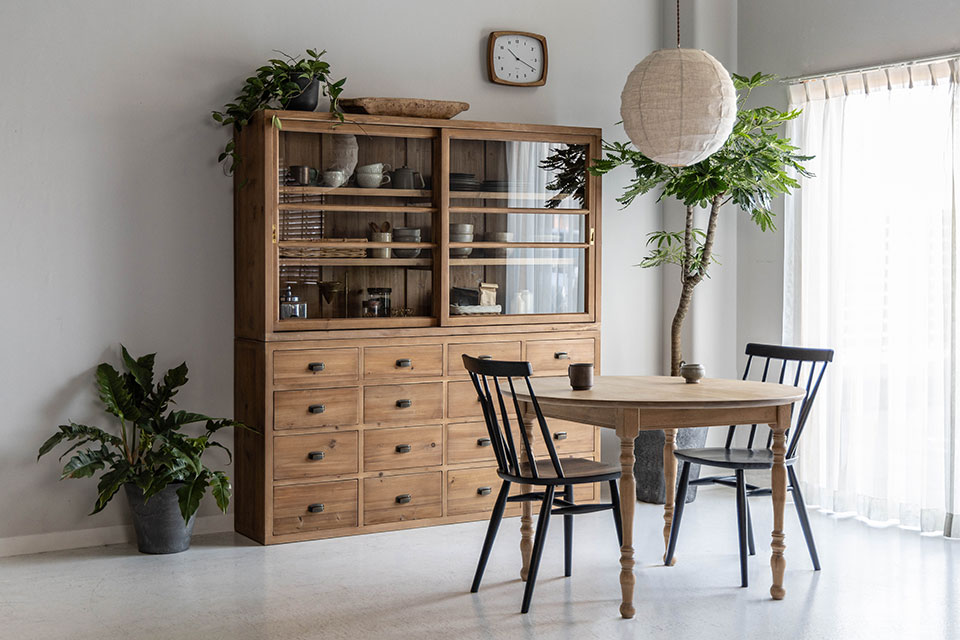 キリンテーブル＆ベンチ＆シグレキャビネット