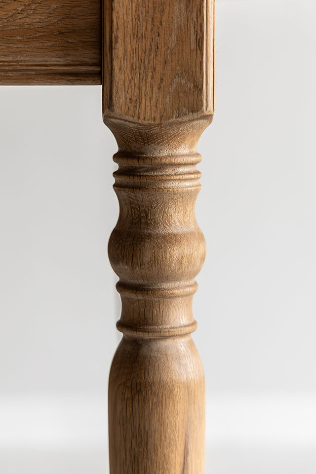 キリンテーブル：拡大：脚部