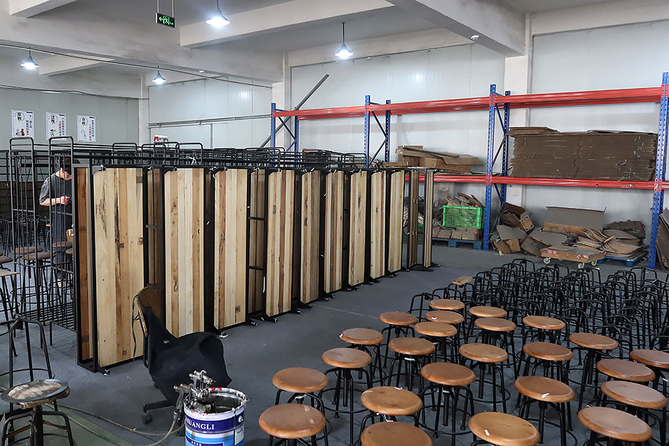 工場視察レポート:家具の製造工程:塗装乾燥場