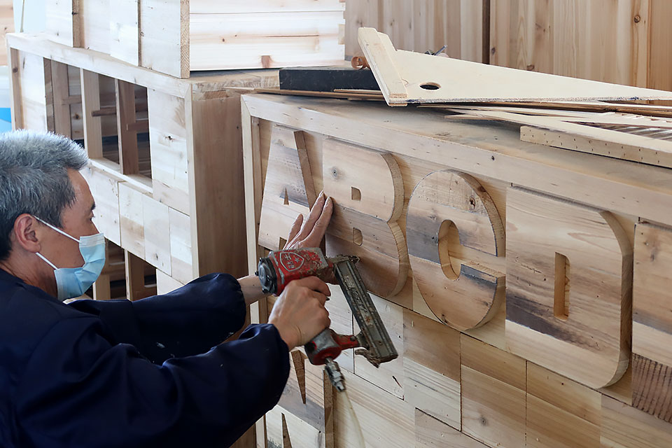 工場視察レポート:古材家具の製造工程