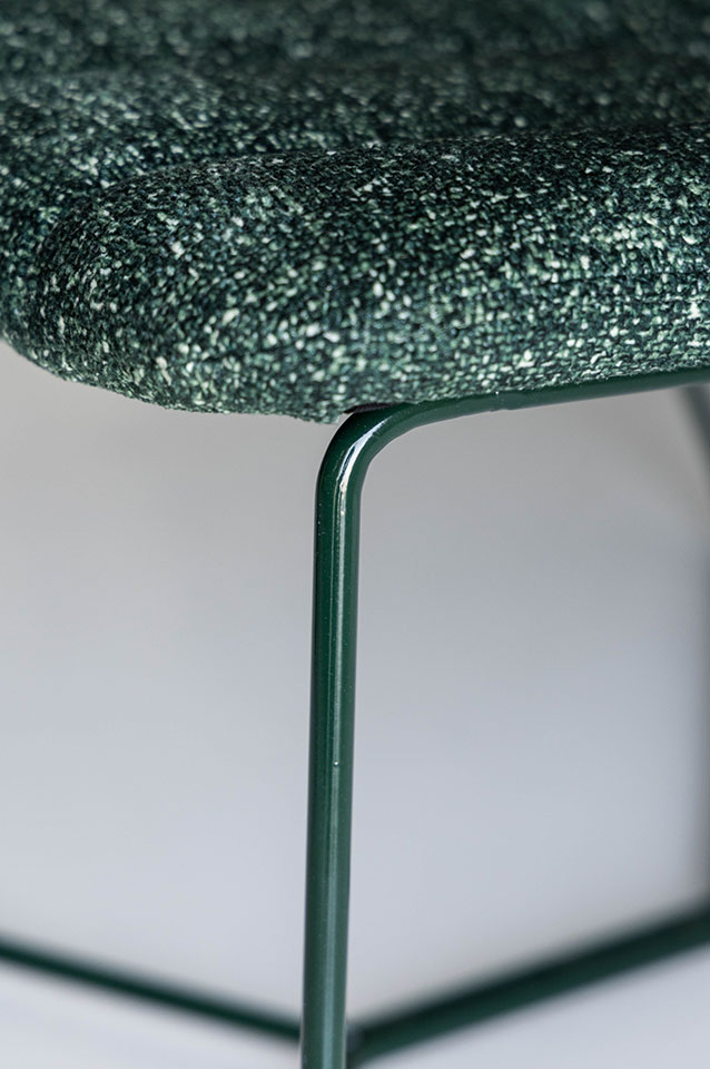 バロンラウンジチェア拡大：張地×フレーム：LEO-GN