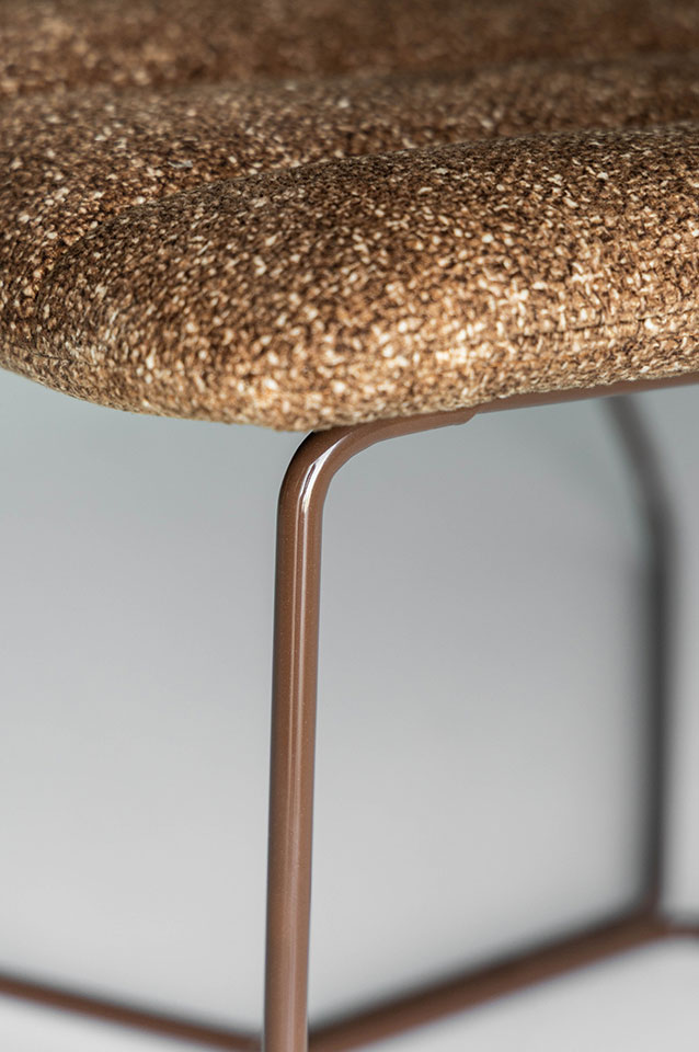 バロンラウンジチェア拡大：張地×フレーム：LEO-BR