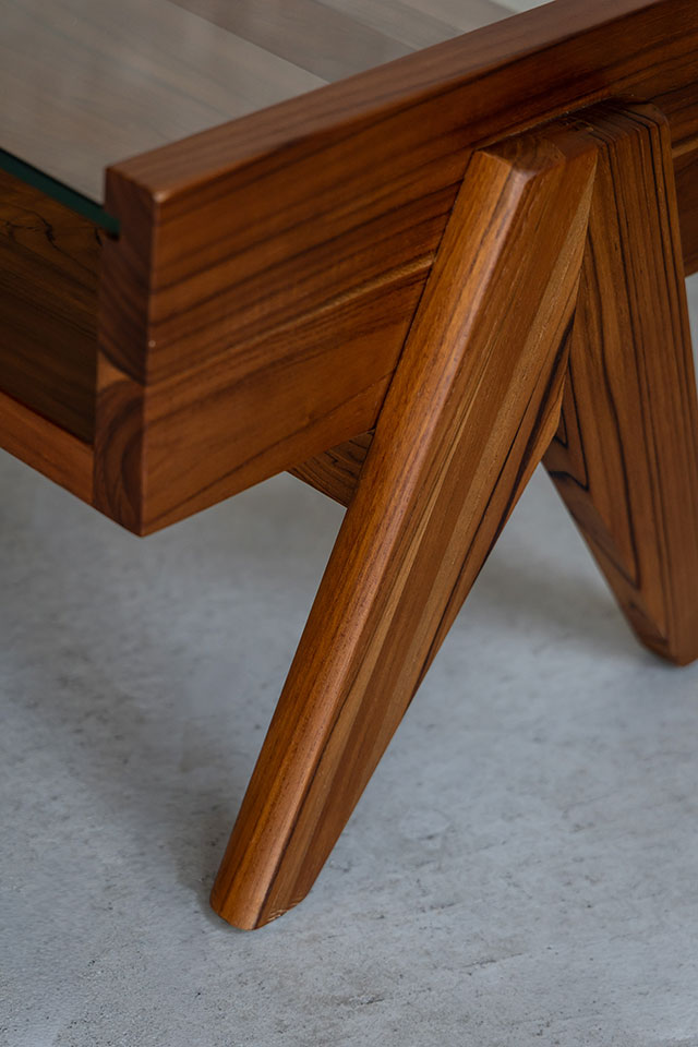 シャドウコーヒーテーブル