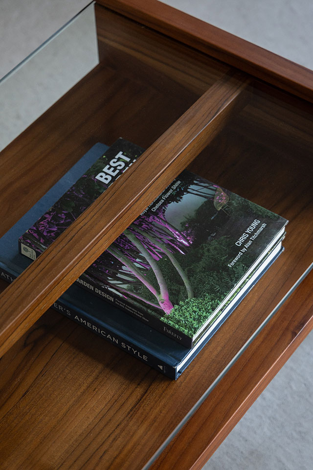 シャドウコーヒーテーブル