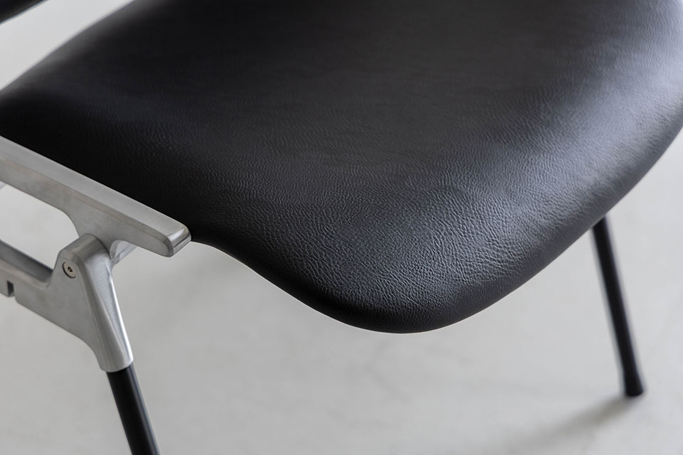 カステルチェアPVC-BK