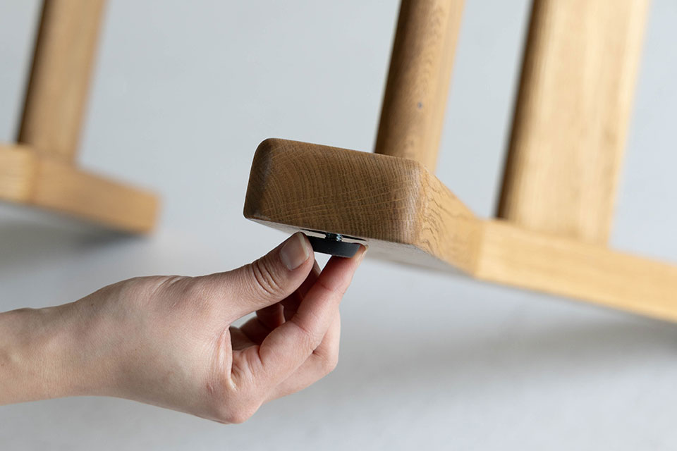 ハルヒLDテーブル：脚部アジャスター拡大